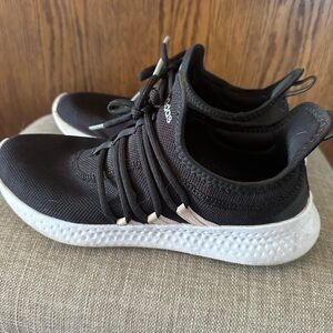 Women’s adidas shoes - size 8 1/2